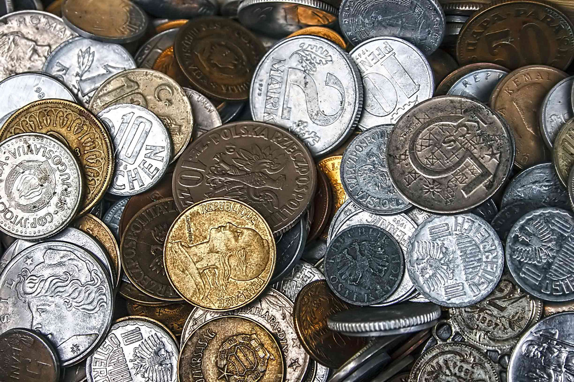 Ein Bild vieler alter Münzen